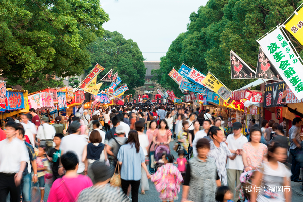 放生会の露天