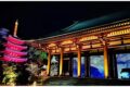 東長寺の五重塔と本堂が夜間ライトアップされた過去開催時の風景