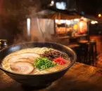 博多ラーメンの歴史をイメージした豚骨ラーメンと屋台