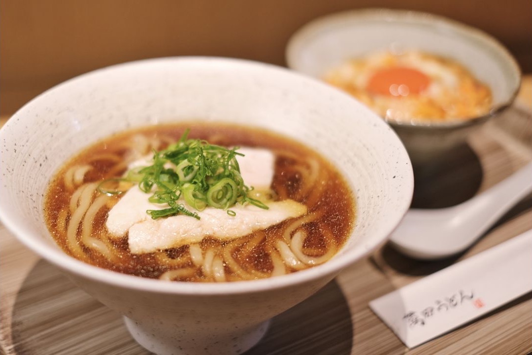 萬田うどん天神の鶏しょう油うどんと、だし玉子丼