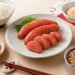 明太子と白ごはん、明太マヨ、ツナ缶、せんべいを並べた福岡の明太子ブランドガイドのイメージ